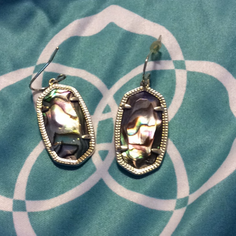 Lovely Elle Kendra Scott earrings